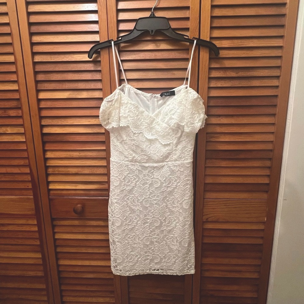 I’m selling 3 Dresses one extra small size and two small size brand new.